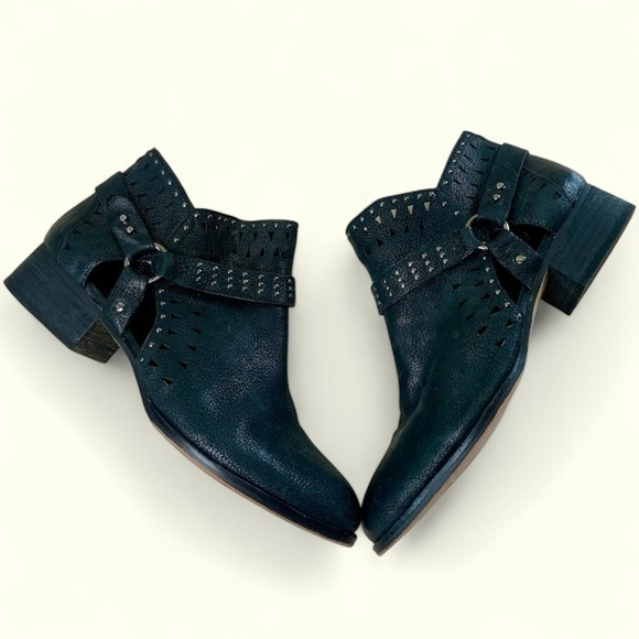 Vince Camuto Shoes - Vince Camuto Calley Elegant Black Ankle Boots